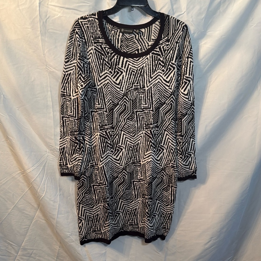 Black/White Long Sleeve Sweater Dress Size M